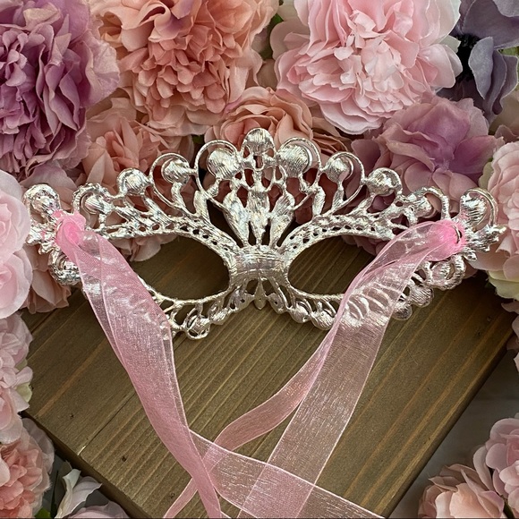 Stunning Crystal Venetian Masquerade Mask - Picture 10 of 14